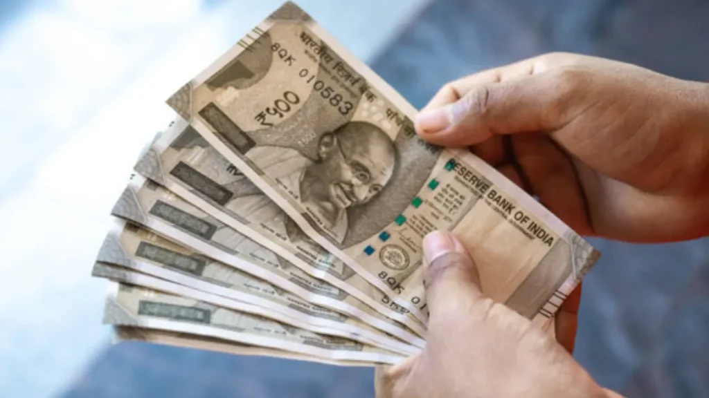 8th Pay Commission 2025: सरकारी कर्मचारियों को मिलेगा बड़ा तोहफा, सैलरी में कितनी बढ़ोतरी होगी?