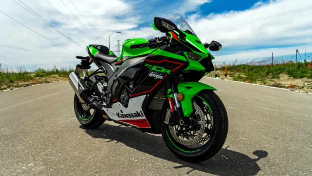 ₹15.99 लाख में 998cc की पावर, 299 किमी/घंटा की टॉप स्पीड – जानिए कैसी है Kawasaki Ninja ZX-10R